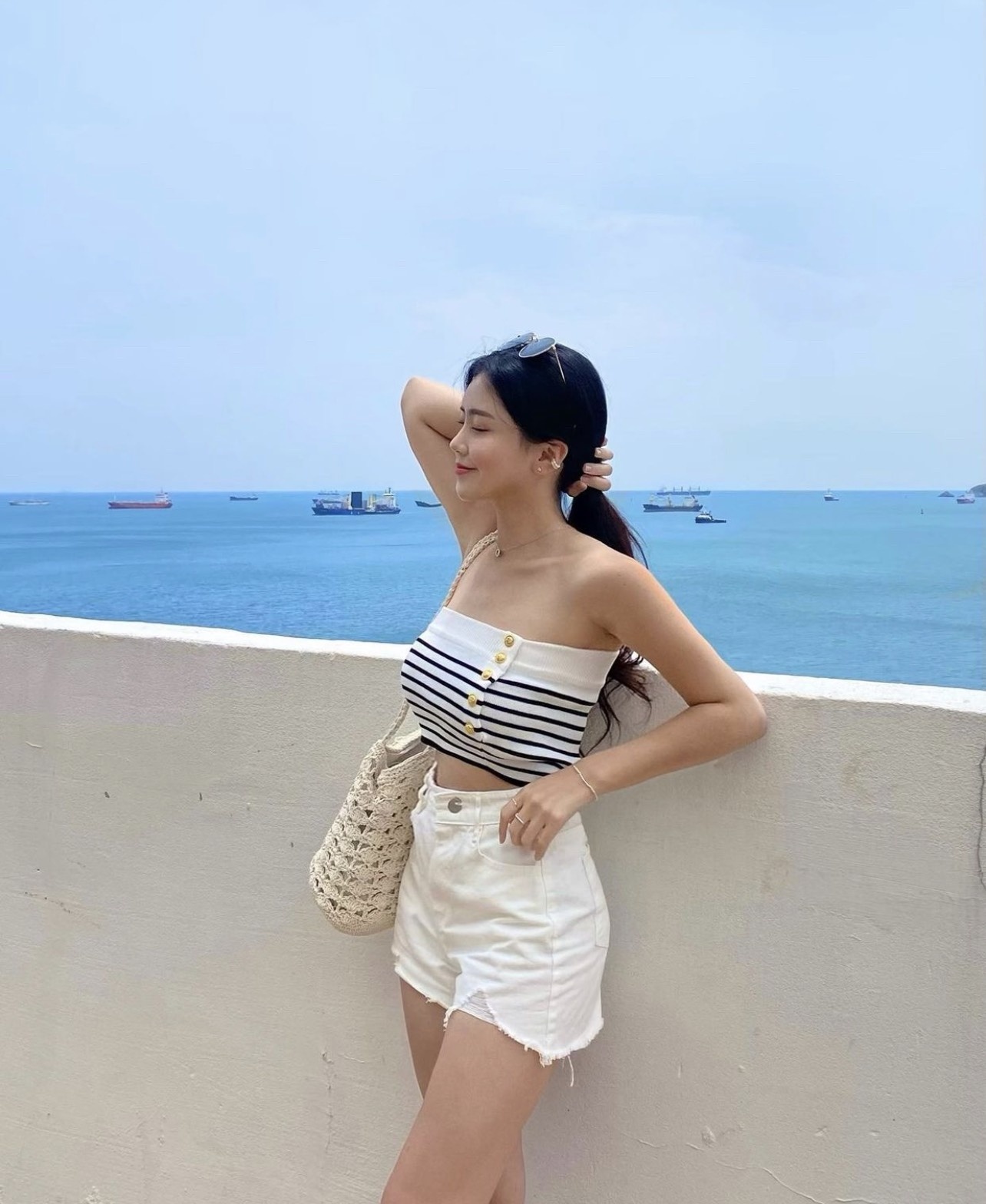 Gái xinh "đốt mắt" với áo croptop 10