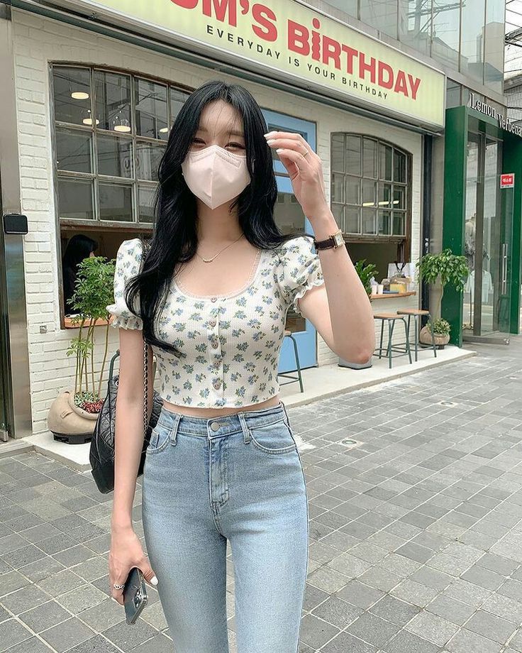 Gái xinh "đốt mắt" với áo croptop 2