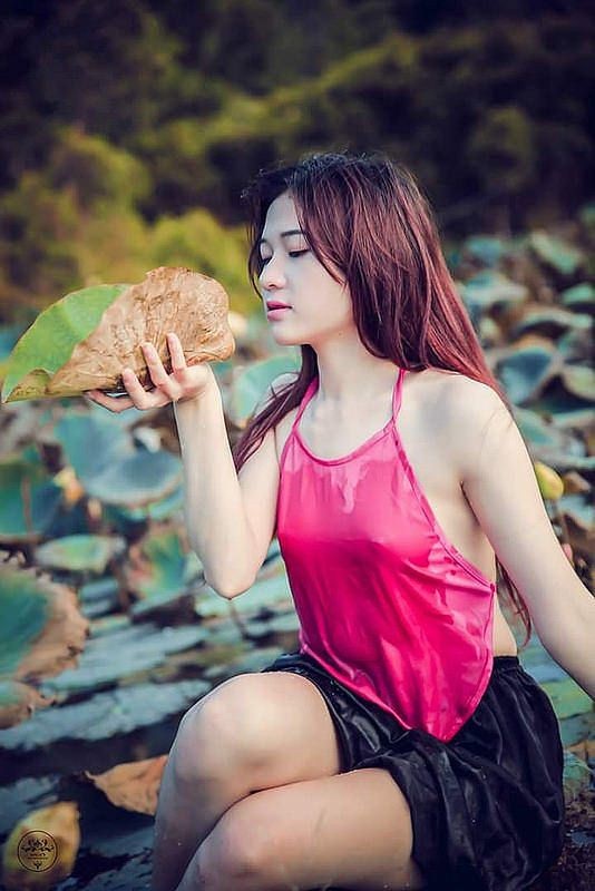 Gái xinh mặc pinky áo yếm xinh