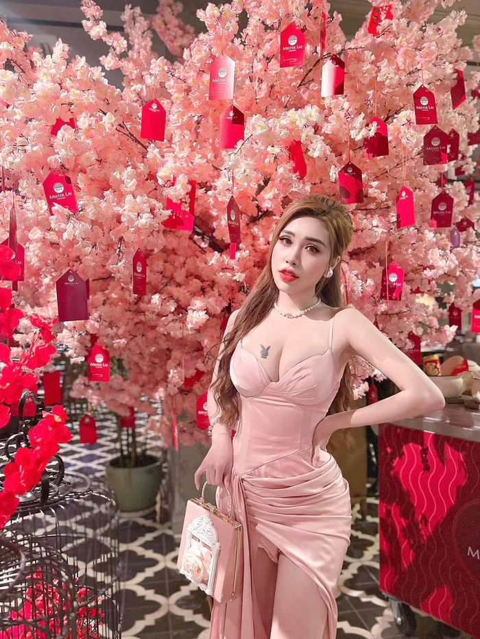 Gái xinh mặc pinky sang trọng 1