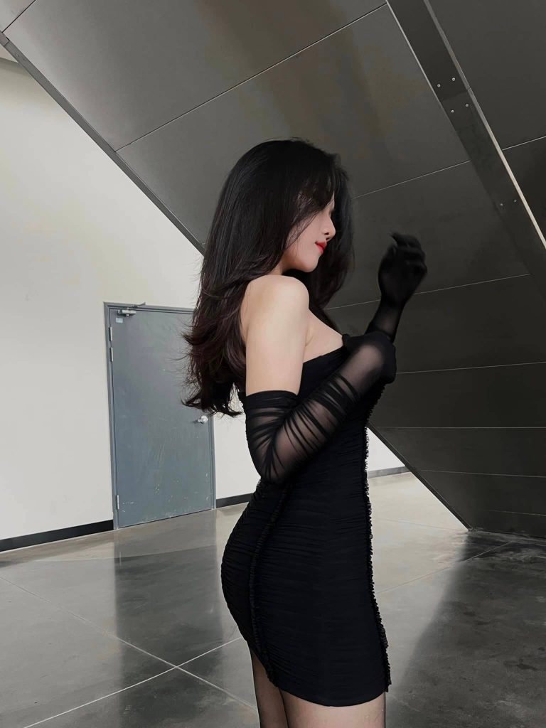 Gái xinh Tiktok mặc váy ngắn sexy 1